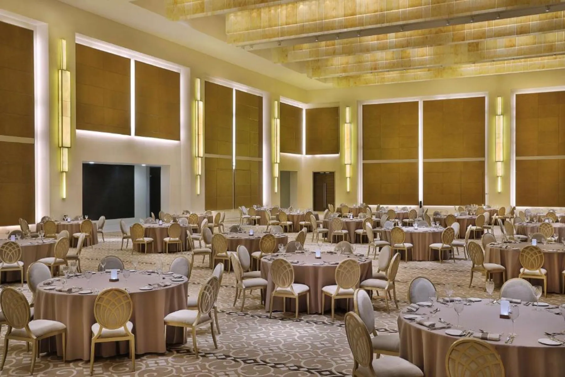 Hilton Hotel & Residences, Riyadh — 10